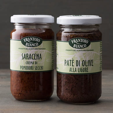 italienische Patè aus schwarzen Oliven